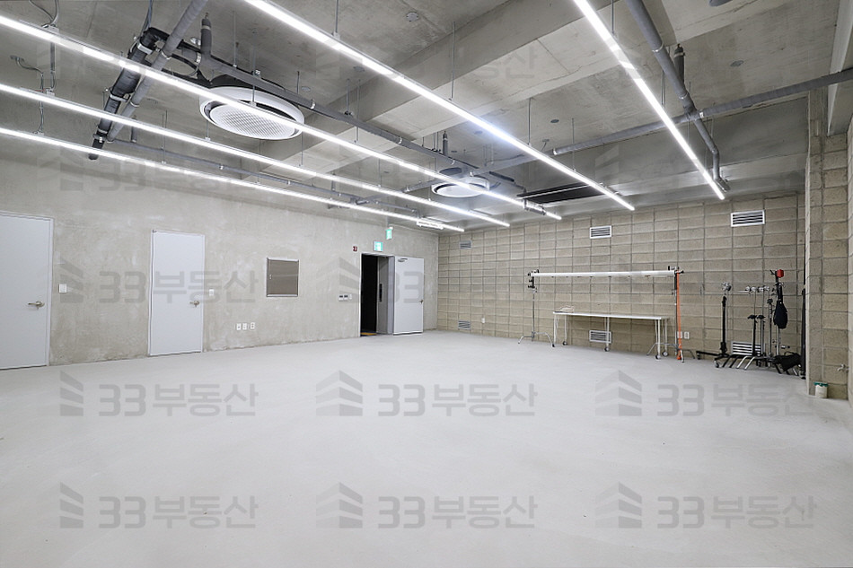 서울 강남구 신사동 신축첫입주 층고高 노출천장 신사역도보이용可 ! 월세 매물번호 10293 사진 3