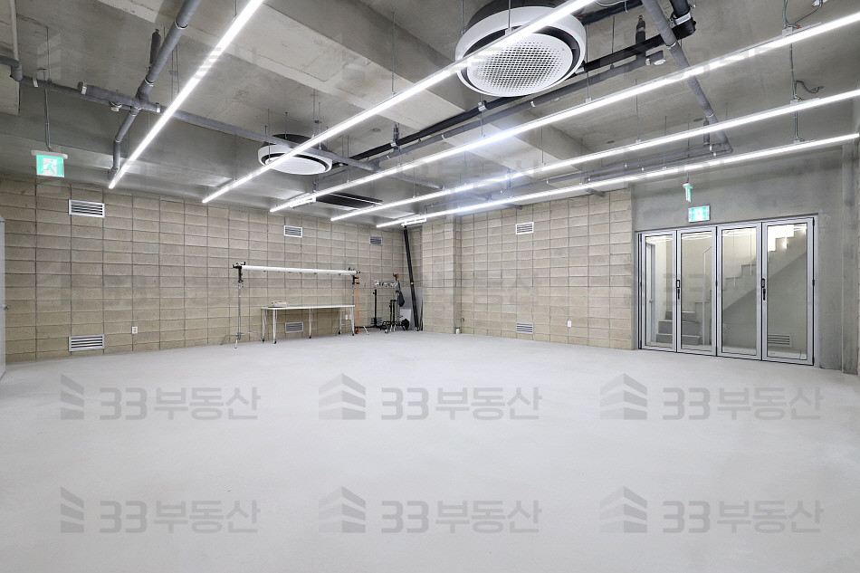서울 강남구 신사동 신축첫입주 층고高 노출천장 신사역도보이용可 ! 월세 매물번호 10293 사진 4