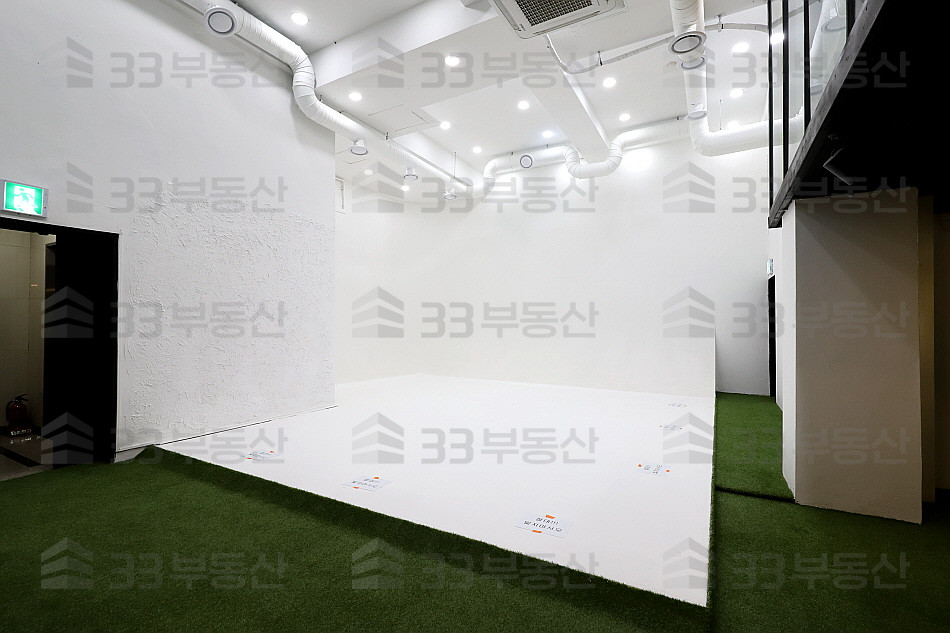 서울 강남구 신사동 스튜디오사무실 무권리 즉시입주가능 층고高 월세 매물번호 10297 사진 2