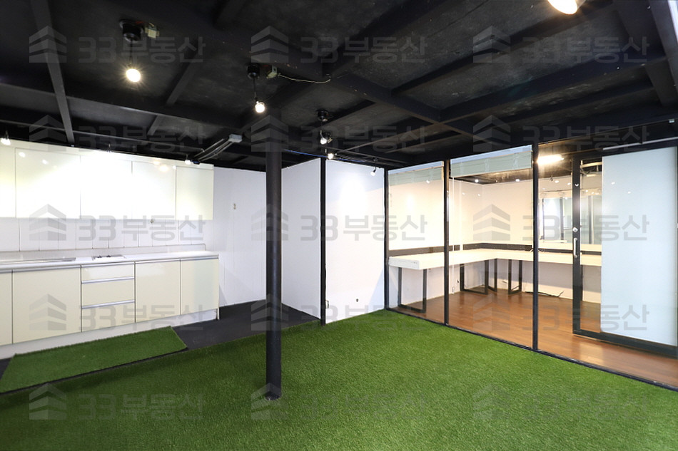 서울 강남구 신사동 스튜디오사무실 무권리 즉시입주가능 층고高 월세 매물번호 10297 사진 3