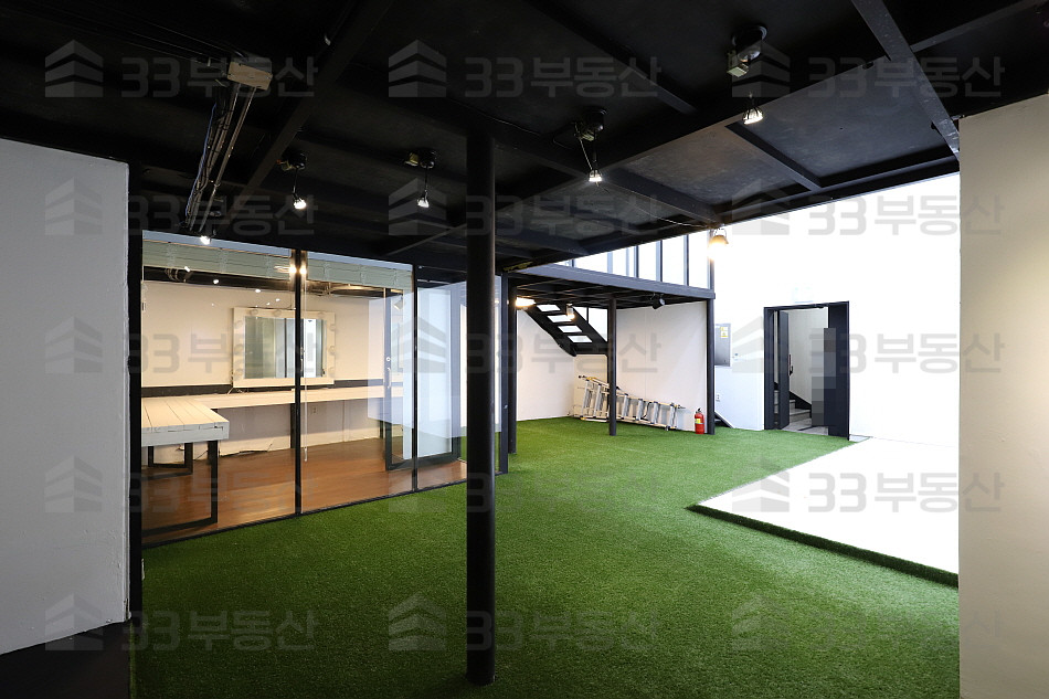서울 강남구 신사동 스튜디오사무실 무권리 즉시입주가능 층고高 월세 매물번호 10297 사진 4