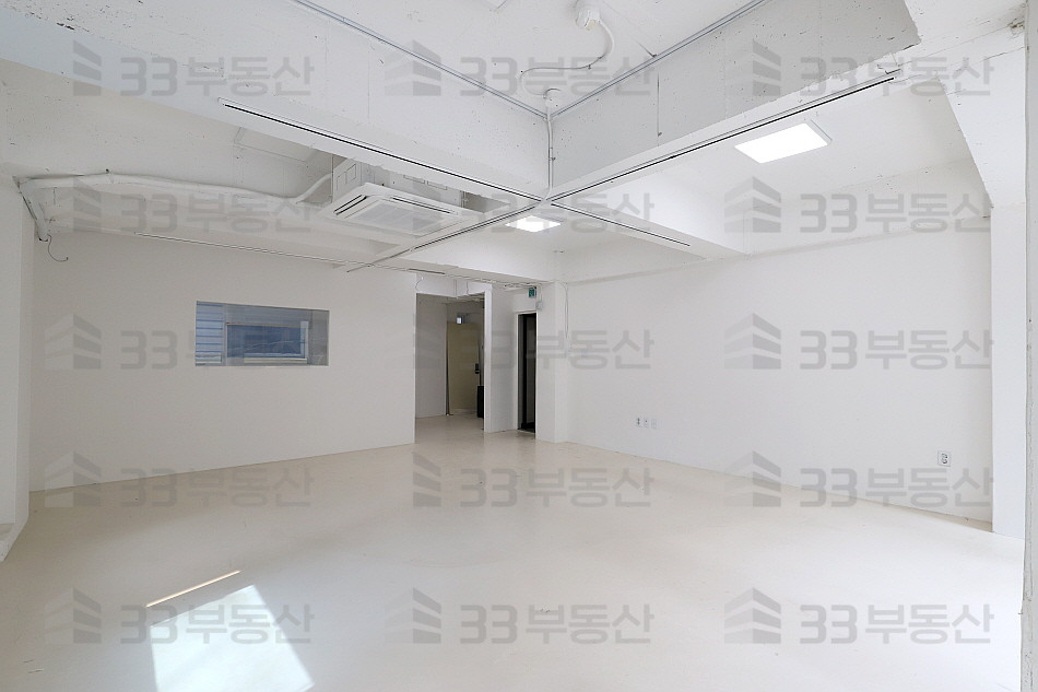 서울 강남구 신사동 쇼룸추천O 홀1,룸1 노출천장 중소형사무실 ! 월세 매물번호 10306 사진 3