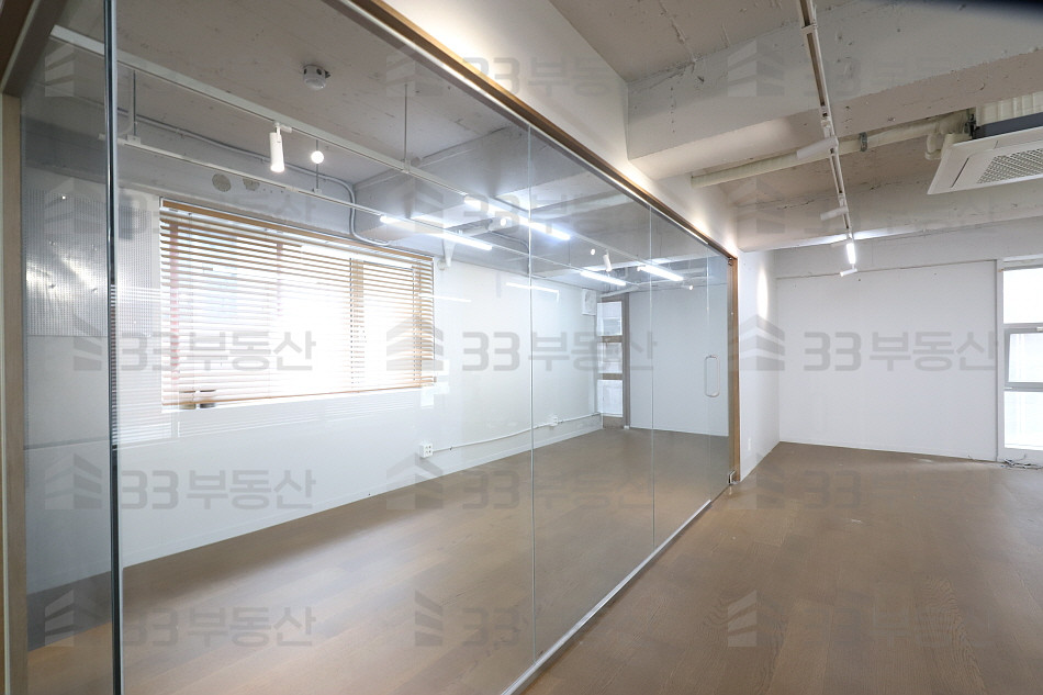 서울 강남구 신사동 無권리 압구정코너입지 통창 인테리어굿 엘베有 ! 월세 매물번호 10316 사진 5