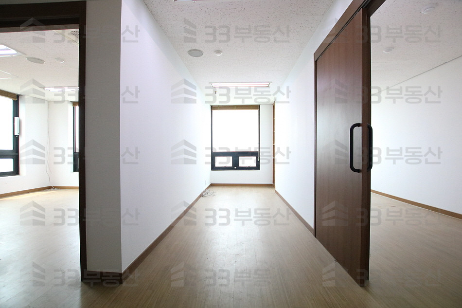 서울 강남구 청담동 1동 도산대로변 사무실, 룸2개, 내부화장실 겸비 월세 매물번호 10320 사진 1