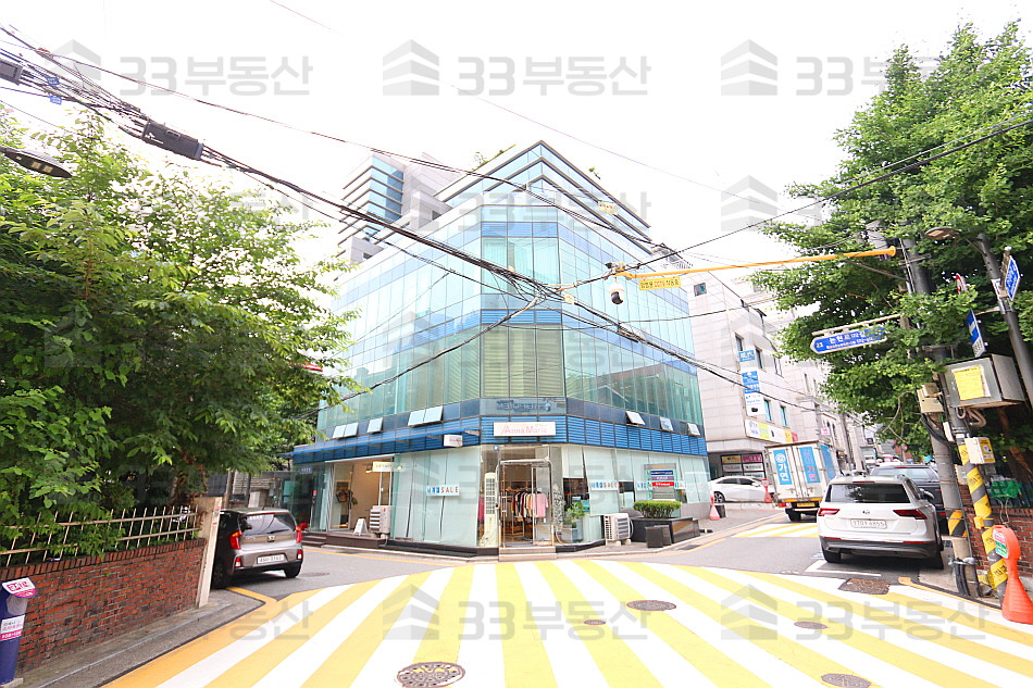 서울 강남구 신사동 주건축물제1동 압구정역도보2분, 리모델링한 층고높은 스튜디오겸용 사무실 월세 매물번호 10328 사진 1