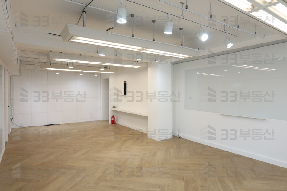서울 강남구 신사동 신사동 가로수길 중소형오피스 35평 월세 매물번호 10324 사진 3