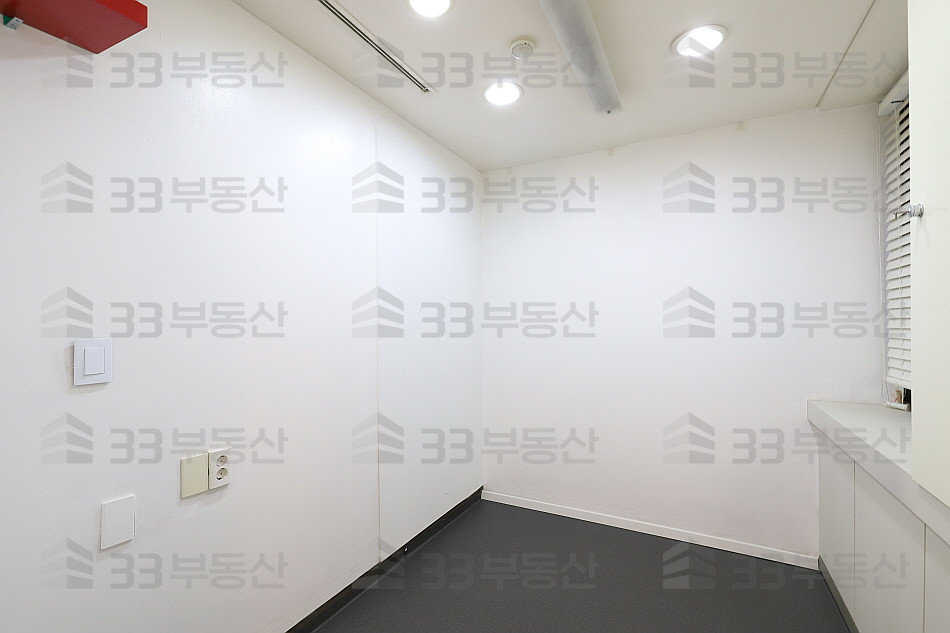 서울 강남구 신사동 압구정역도보가능 연층임대 무권리 인테리어사무실 ! 월세 매물번호 10338 사진 4