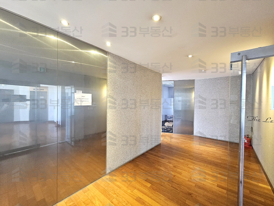 서울 서초구 서초동 대로변, 룸多 변호사/세무사 등 전문직 추천 사무실 월세 매물번호 10344 사진 2