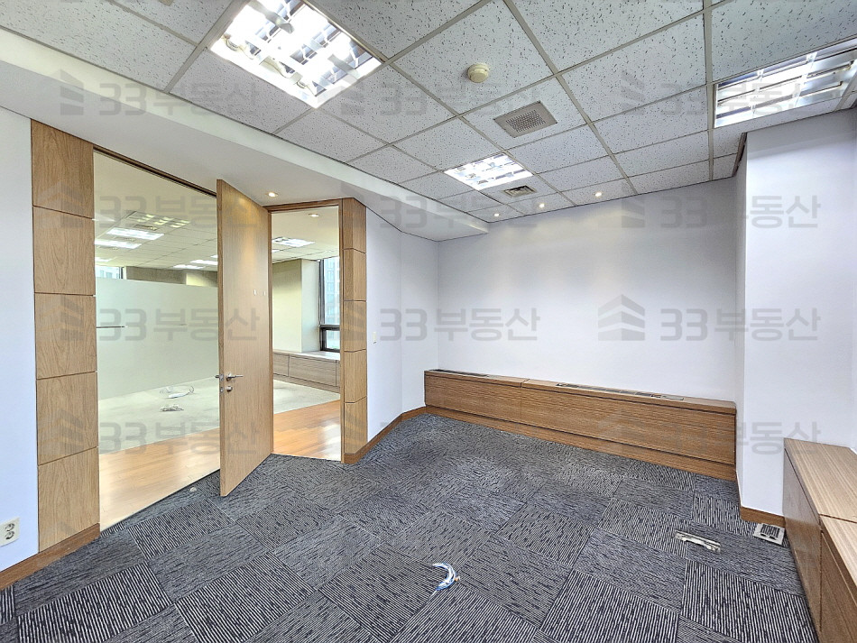 서울 서초구 서초동 대로변, 룸多 변호사/세무사 등 전문직 추천 사무실 월세 매물번호 10344 사진 3