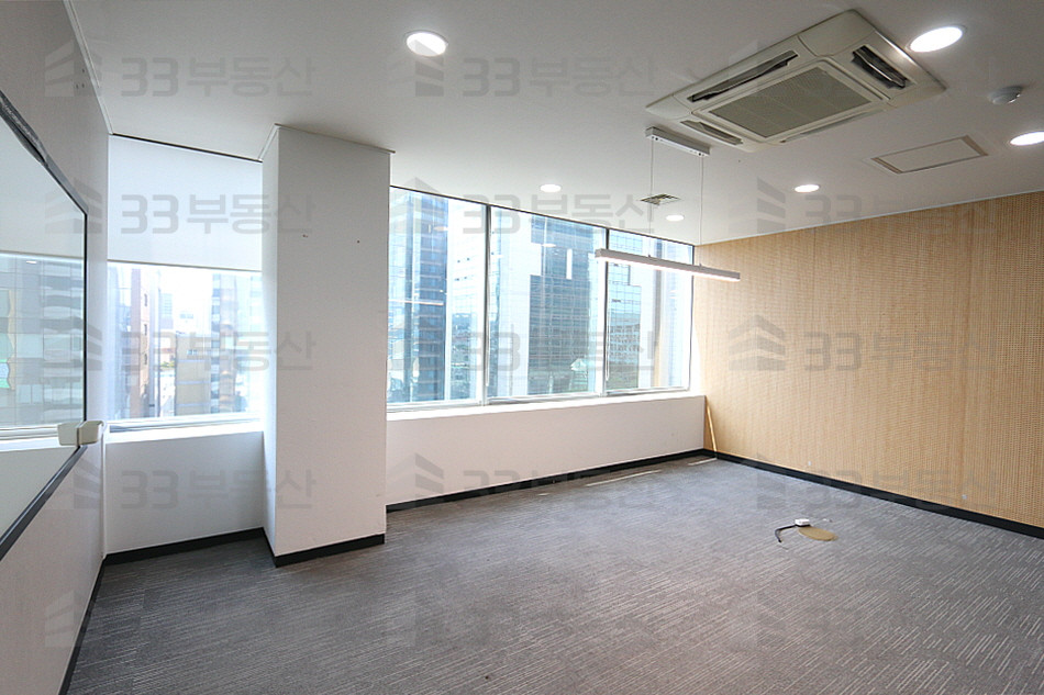 서울 강남구 역삼동 역삼역도보10초 ,대로변 컨디션좋은 대형사무실 월세 매물번호 10369 사진 3