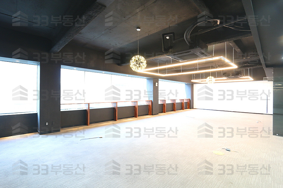 서울 강남구 역삼동 역삼역도보10초 ,대로변 컨디션좋은 대형사무실 월세 매물번호 10369 사진 4