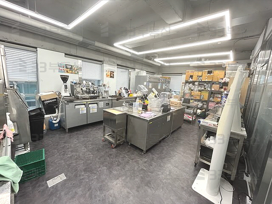서울 강남구 역삼동 역삼역초역세권,대로변 내외관 좋은사무실 월세 매물번호 10377 사진 1