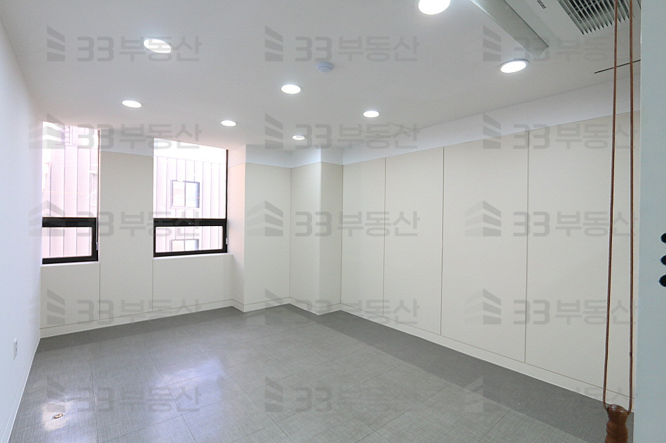 서울 강남구 역삼동 역삼역초역세권 , 대로변에 컨디션 좋은 대형사무실 월세 매물번호 10378 사진 3