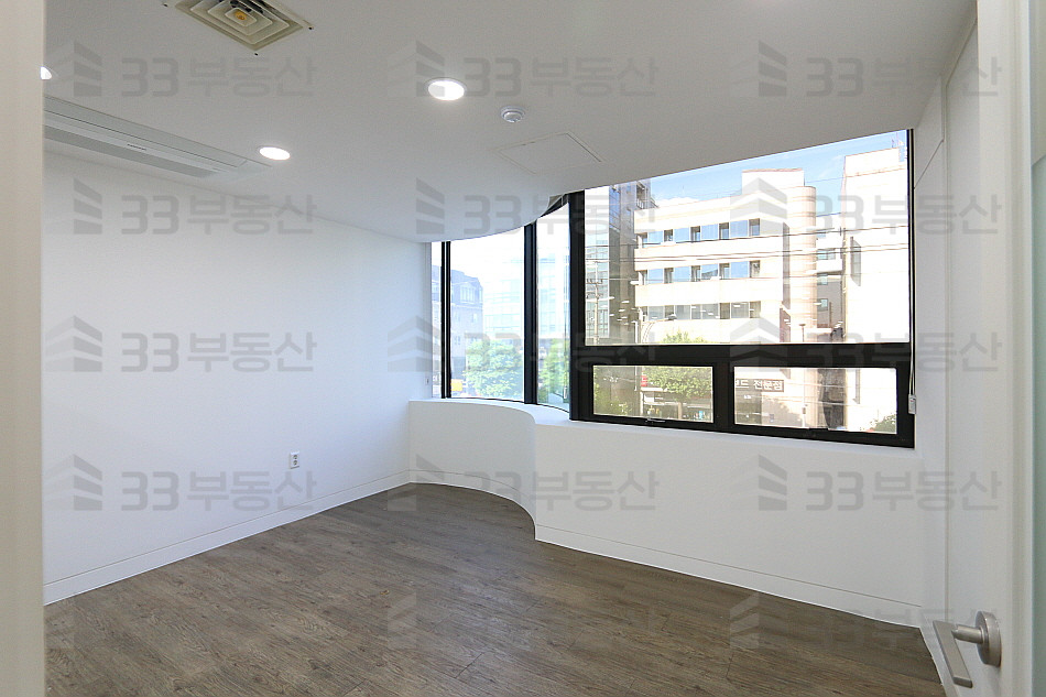 서울 강남구 역삼동 역삼역초역세권 , 대로변에 컨디션 좋은 대형사무실 월세 매물번호 10378 사진 8