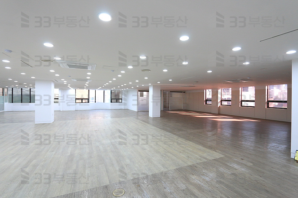 서울 강남구 역삼동 역삼역초역세권 , 대로변에 컨디션 좋은 대형사무실 월세 매물번호 10378 사진 9