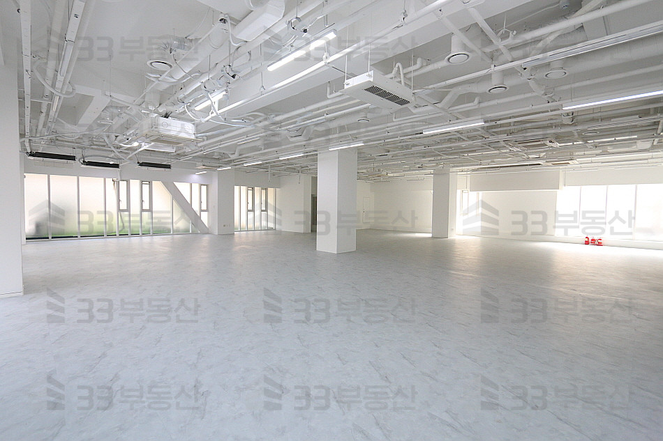 서울 강남구 역삼동 역삼대로변,유니크한건물외관,깨끗한내관,층고높음 월세 매물번호 10391 사진 1