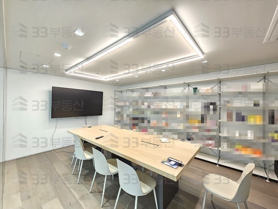 서울 강남구 신사동 인테리어S, 무상인수, 대로변, 지정주차 월세 매물번호 10402 사진 2