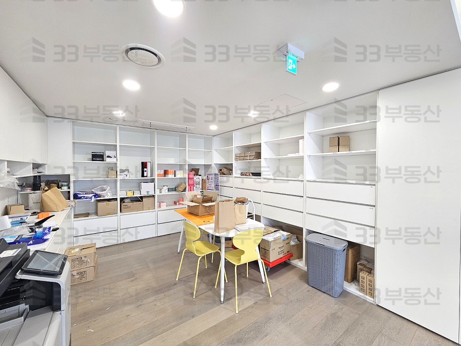 서울 강남구 신사동 인테리어S, 무상인수, 대로변, 지정주차 월세 매물번호 10402 사진 4