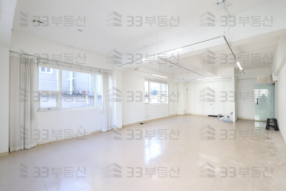 서울 송파구 방이동 방이동 노출천장 화이트톤 사무실 월세 매물번호 10088 사진 2