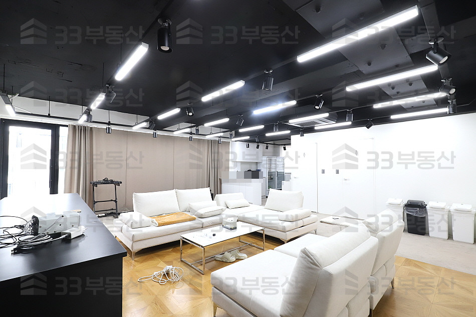 서울 강남구 신사동 보증금조정O 신사역도보1분 단독루프탑O ! 월세 매물번호 10420 사진 2