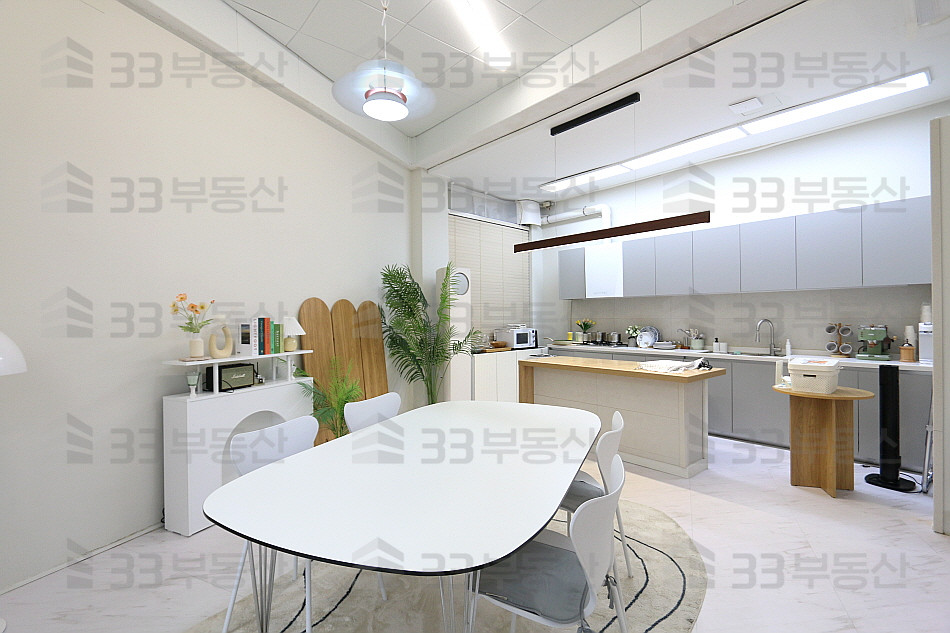서울 서초구 잠원동 층고 높은 스튜디오 사무실,소품은 협의,권리금 조절 절대 안됨 월세 매물번호 10462 사진 1