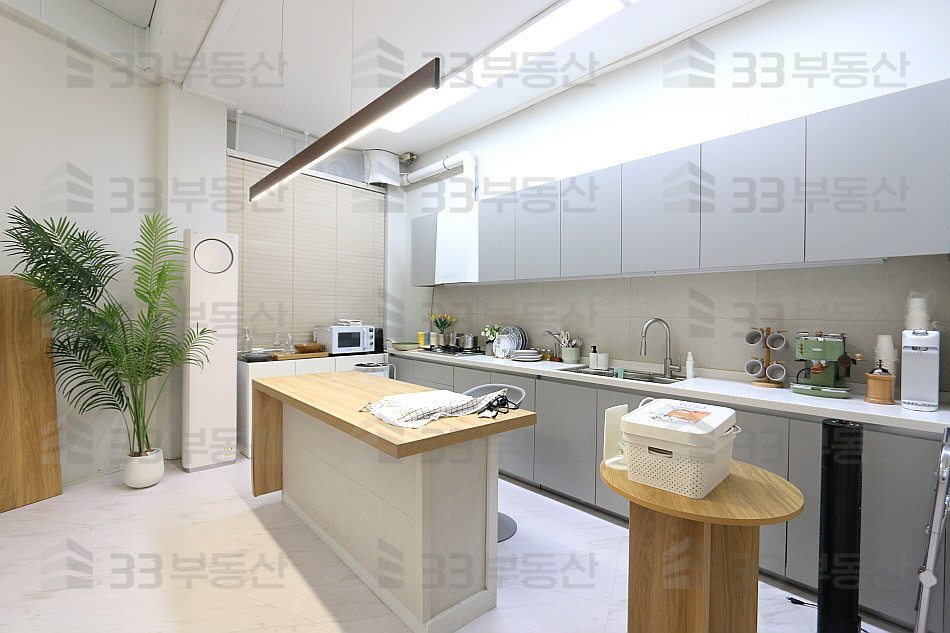 서울 서초구 잠원동 층고 높은 스튜디오 사무실,소품은 협의,권리금 조절 절대 안됨 월세 매물번호 10462 사진 3