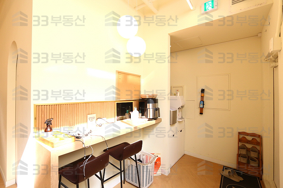 서울 서초구 서초동 강남대로 최고입지 ,지상같은 채광의 인테리어굿 헬스장 월세 매물번호 10464 사진 3