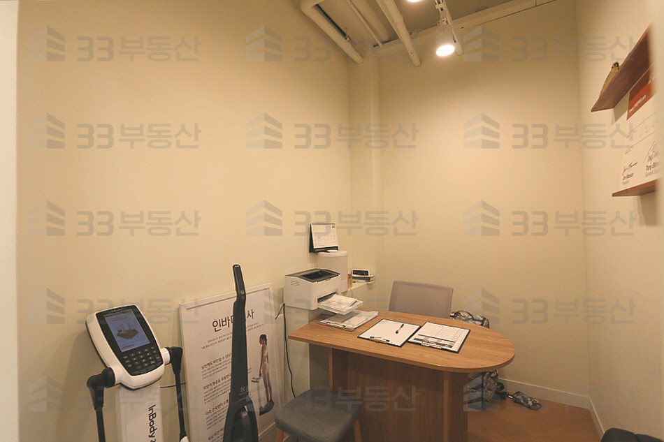 서울 서초구 서초동 강남대로 최고입지 ,지상같은 채광의 인테리어굿 헬스장 월세 매물번호 10464 사진 4