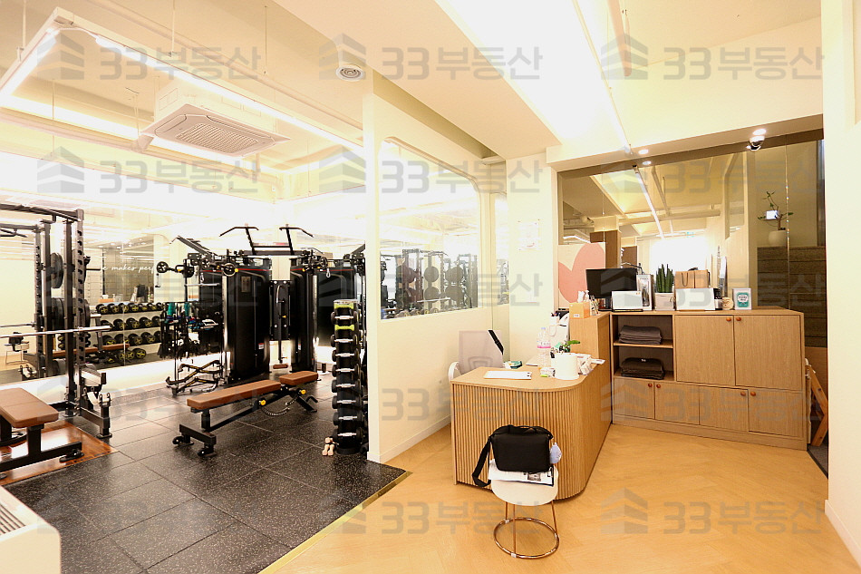 서울 서초구 서초동 강남대로 최고입지 ,지상같은 채광의 인테리어굿 헬스장 월세 매물번호 10464 사진 7