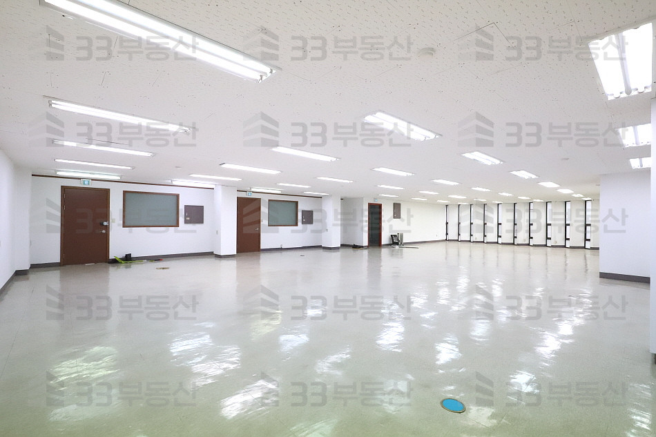 서울 강남구 논현동 더블역세권 자주식주차O 룸1홀大 가성비굿 대형사무실! 월세 매물번호 10491 사진 2