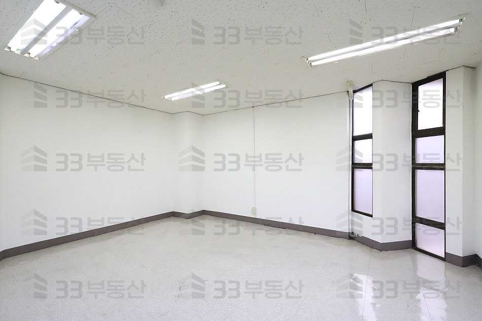 서울 강남구 논현동 더블역세권 자주식주차O 룸1홀大 가성비굿 대형사무실! 월세 매물번호 10491 사진 5