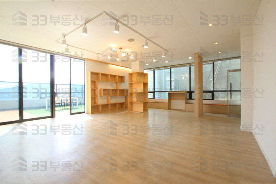 서울 서초구 양재동 코스트코 이면 대로변 코너 건물, 단독 테라스 월세 매물번호 10527 사진 1
