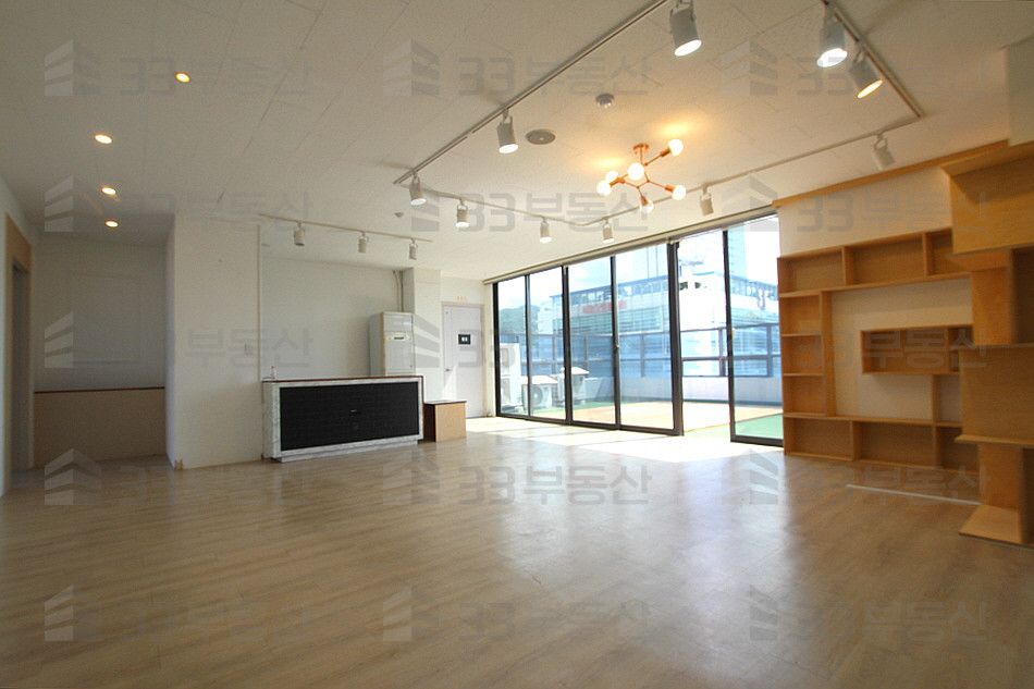 서울 서초구 양재동 코스트코 이면 대로변 코너 건물, 단독 테라스 월세 매물번호 10527 사진 3