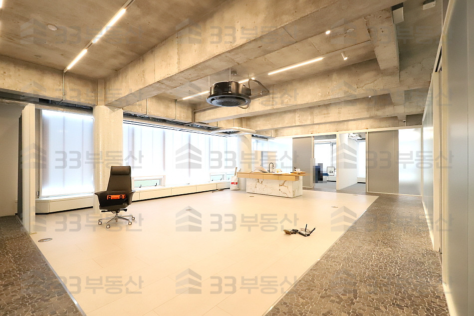 서울 강남구 신사동 대로변사무실 주차3대 인테리어A 룸多 ! 월세 매물번호 10531 사진 2